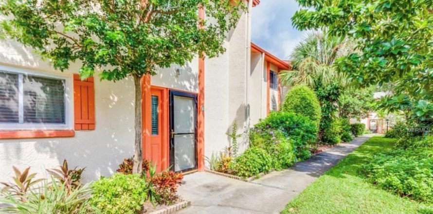 Townhouse in Saint Petersburg, Florida 3 bedrooms, 120.77 sq.m. № 1720178