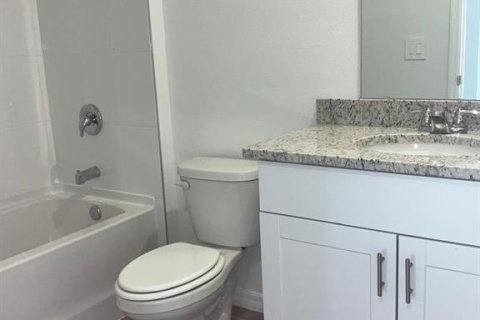 House in Winter Haven, Florida 3 bedrooms, 137.77 sq.m. № 1778815 - photo 8