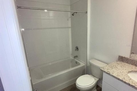 House in Winter Haven, Florida 3 bedrooms, 137.77 sq.m. № 1778815 - photo 9