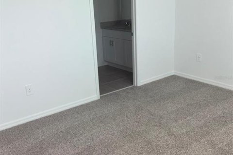 House in Winter Haven, Florida 3 bedrooms, 137.77 sq.m. № 1778815 - photo 13