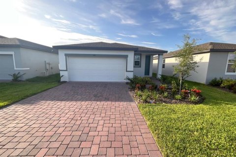 House in Winter Haven, Florida 3 bedrooms, 137.77 sq.m. № 1778815 - photo 1