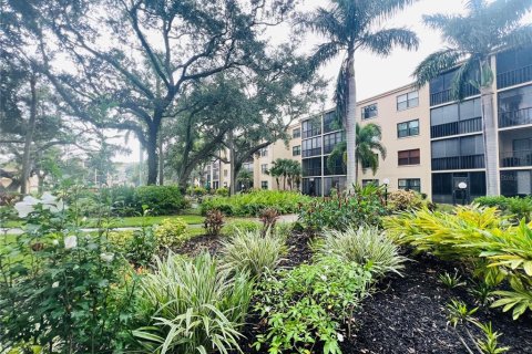 Condo in Bradenton, Florida, 2 bedrooms  № 1844280 - photo 24