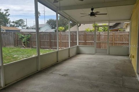 Villa ou maison à vendre à Tampa, Floride: 3 chambres, 117.8 m2 № 2416485 - photo 12