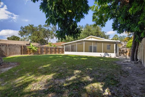 Villa ou maison à vendre à Tampa, Floride: 3 chambres, 117.8 m2 № 2416485 - photo 24
