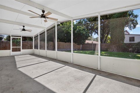Villa ou maison à vendre à Tampa, Floride: 3 chambres, 117.8 m2 № 2416485 - photo 23