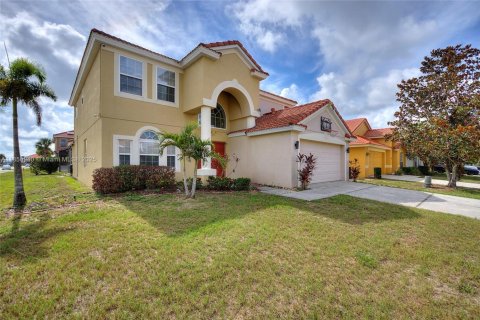 House in Davenport, Florida 5 bedrooms № 1855232 - photo 2