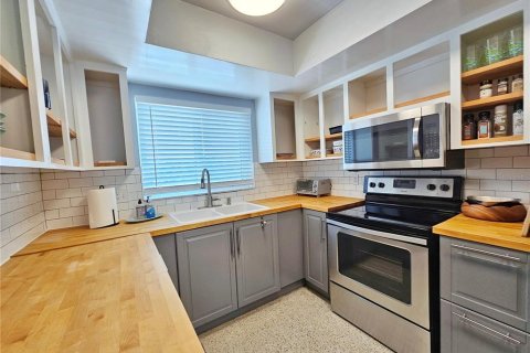 Снять в аренду кондоминиум в Сент-Пит-Бич, Флорида 5 комнат, 124.02м2, № 1792742 - фото 8