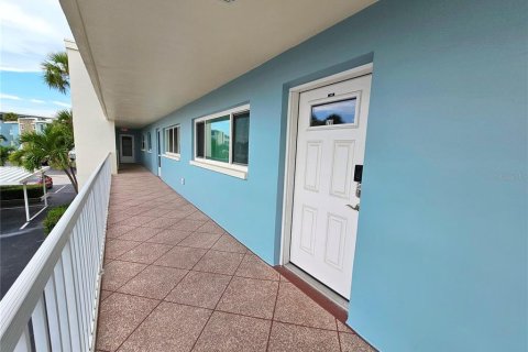 Снять в аренду кондоминиум в Сент-Пит-Бич, Флорида 5 комнат, 124.02м2, № 1792742 - фото 2