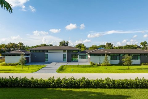 Casa en venta en Plantation, Florida, 8 dormitorios, 485.97 m2 № 1994447 - foto 3