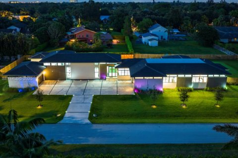 Casa en venta en Plantation, Florida, 8 dormitorios, 485.97 m2 № 1994447 - foto 5