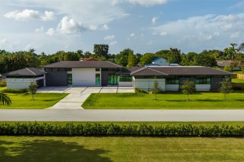 Casa en venta en Plantation, Florida, 8 dormitorios, 485.97 m2 № 1994447 - foto 8