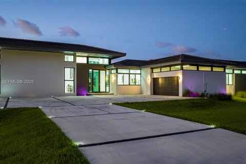 Casa en venta en Plantation, Florida, 8 dormitorios, 485.97 m2 № 1994447 - foto 1