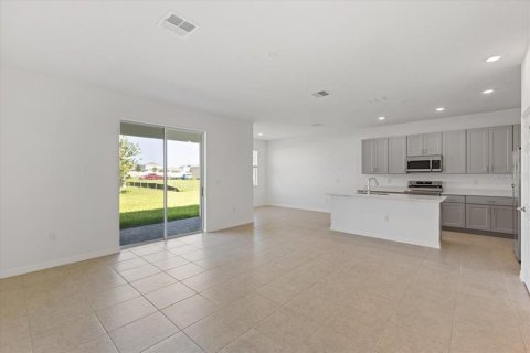 House in Haines City, Florida 3 bedrooms, 154.4 sq.m. № 1687863 - photo 14