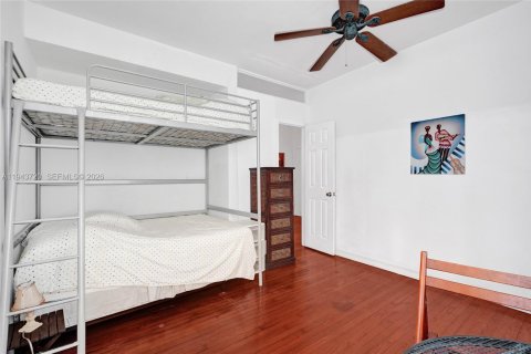 Condo in Miami Beach, Florida, 2 bedrooms  № 2001003 - photo 22