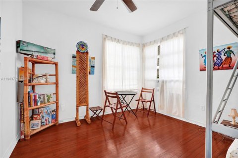 Condo in Miami Beach, Florida, 2 bedrooms  № 2001003 - photo 20