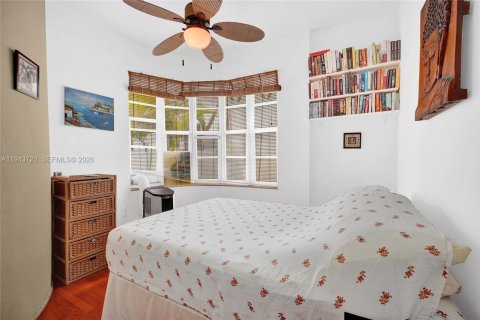 Condo in Miami Beach, Florida, 2 bedrooms  № 2001003 - photo 5