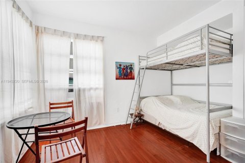 Condo in Miami Beach, Florida, 2 bedrooms  № 2001003 - photo 21