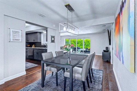 Купить виллу или дом в Семинол, Флорида 6 комнат, 169.55м2, № 2151376 - фото 11