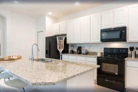 House in Kissimmee, Florida 4 bedrooms, 179.95 sq.m. № 1771737 - photo 7