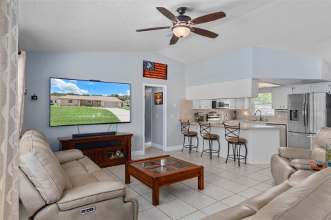 House in Inverness, Florida 3 bedrooms, 132.66 sq.m. № 1838835 - photo 2