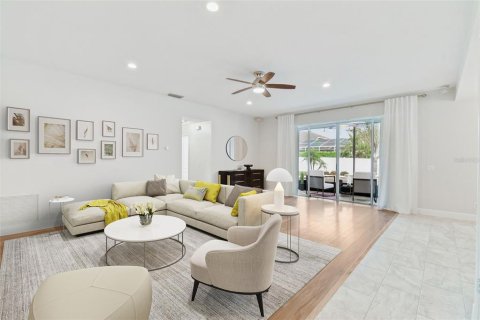 House in Tampa, Florida 5 bedrooms, 322.74 sq.m. № 1885284 - photo 6