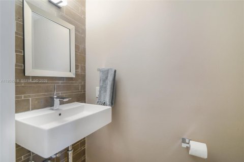 Villa ou maison à louer à Golden Beach, Floride: 4 chambres, 209.59 m2 № 2025100 - photo 15