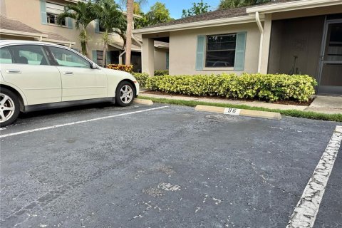 House in Largo, Florida 1 bedroom, 67.82 sq.m. № 1834948 - photo 7