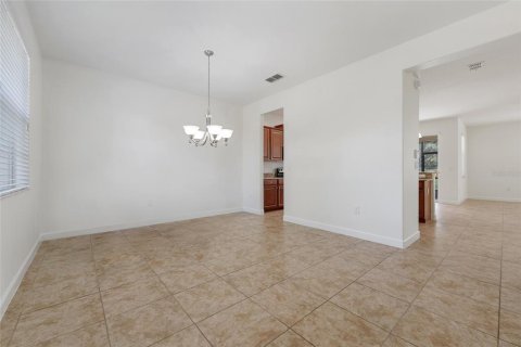 House in Davenport, Florida 5 bedrooms, 286.05 sq.m. № 1905930 - photo 3