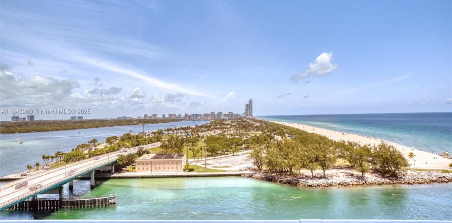 Casa en Bal Harbour, Florida 1 dormitorio, 106.56 m2 № 1935977