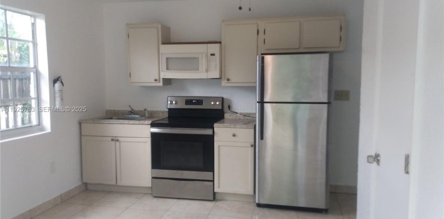 Дом в Майами, Флорида 1 спальня, 41.81м2 № 1986504