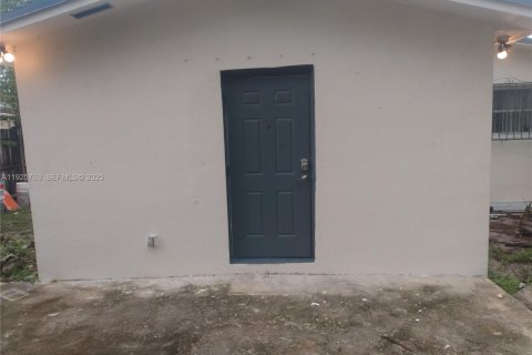 Снять в аренду виллу или дом в Майами, Флорида 1 спальня, 41.81м2, № 1986504 - фото 8