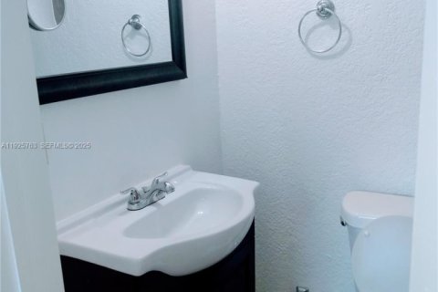 Снять в аренду виллу или дом в Майами, Флорида 1 спальня, 41.81м2, № 1986504 - фото 6