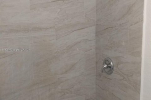 Снять в аренду виллу или дом в Майами, Флорида 1 спальня, 41.81м2, № 1986504 - фото 7