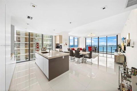 Copropriété à vendre à Miami, Floride: 3 chambres, 254.83 m2 № 1931029 - photo 14