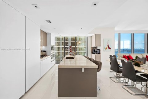 Copropriété à vendre à Miami, Floride: 3 chambres, 254.83 m2 № 1931029 - photo 17