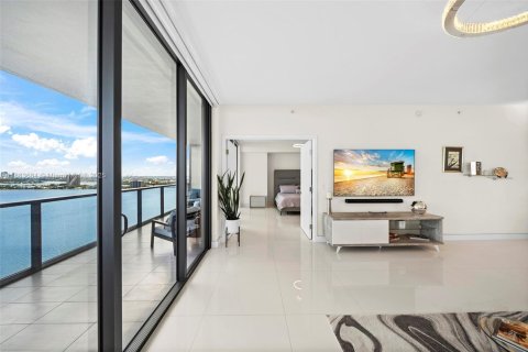 Copropriété à vendre à Miami, Floride: 3 chambres, 254.83 m2 № 1931029 - photo 13