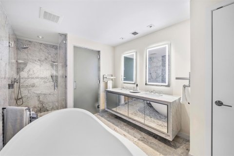 Copropriété à vendre à Miami, Floride: 3 chambres, 254.83 m2 № 1931029 - photo 26