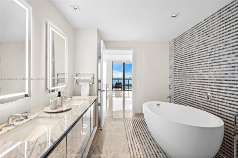 Copropriété à vendre à Miami, Floride: 3 chambres, 254.83 m2 № 1931029 - photo 24