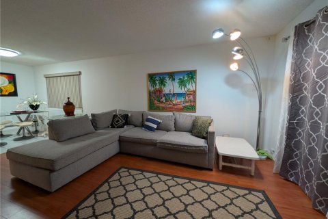 Copropriété à vendre à Lauderhill, Floride: 2 chambres, 101.45 m2 № 2148208 - photo 2