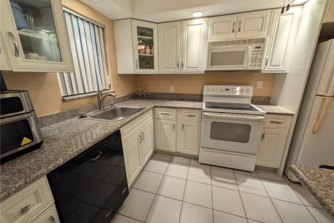 Copropriété à vendre à Lauderhill, Floride: 2 chambres, 101.45 m2 № 2148208 - photo 4