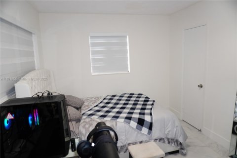 House in Miami, Florida 3 bedrooms, 119.84 sq.m. № 1949912 - photo 11