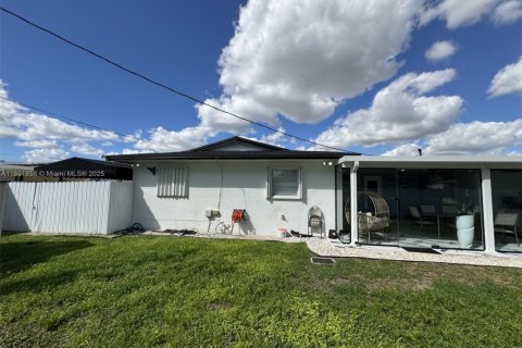 House in Miami, Florida 3 bedrooms, 119.84 sq.m. № 1949912 - photo 7