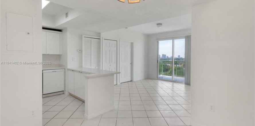 Кондоминиум с 2 спальнями в Майами, Флорида № 1846207