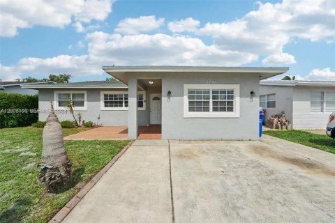 Casa en Pompano Beach, Florida 3 dormitorios, 111.2 m2 № 2067038