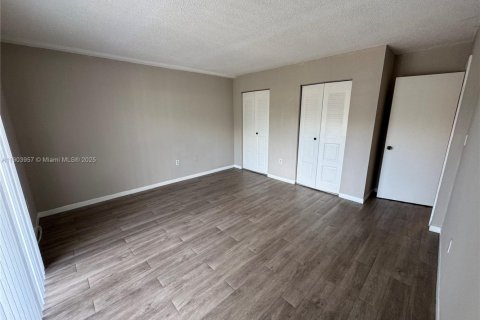 Снять в аренду квартиру в Майами, Флорида 1 спальня, 78.97м2, № 1957246 - фото 10