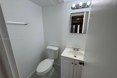 Снять в аренду квартиру в Майами, Флорида 1 спальня, 78.97м2, № 1957246 - фото 8