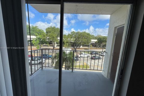 Снять в аренду квартиру в Майами, Флорида 1 спальня, 78.97м2, № 1957246 - фото 18