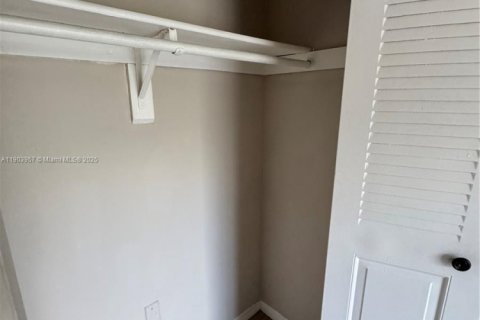 Снять в аренду квартиру в Майами, Флорида 1 спальня, 78.97м2, № 1957246 - фото 15