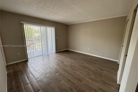 Снять в аренду квартиру в Майами, Флорида 1 спальня, 78.97м2, № 1957246 - фото 9