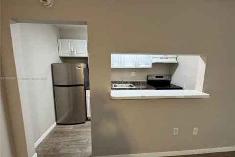 Снять в аренду квартиру в Майами, Флорида 1 спальня, 78.97м2, № 1957246 - фото 5